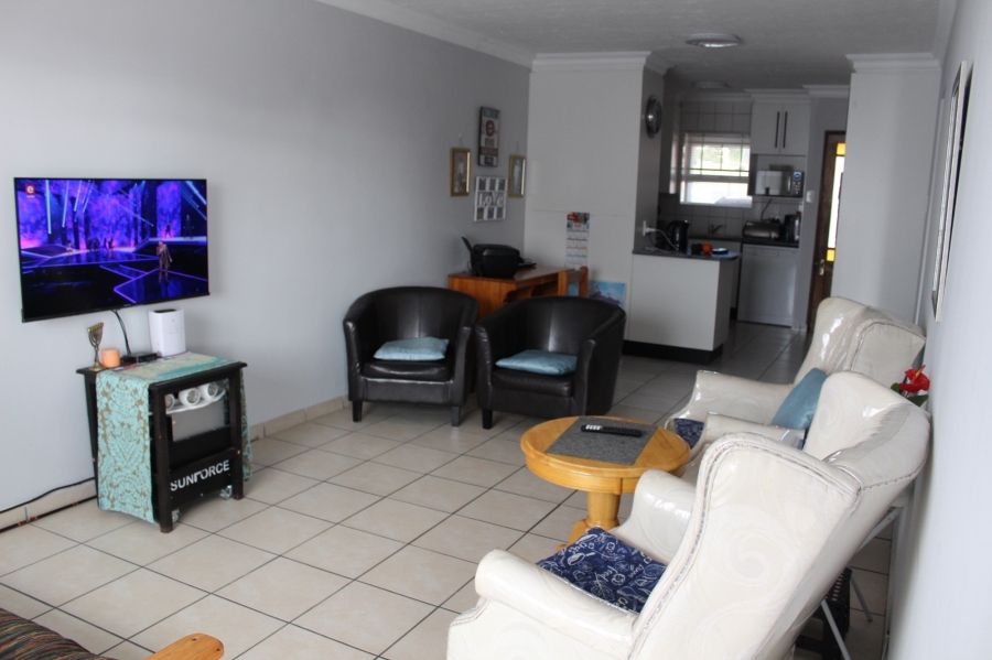 To Let 2 Bedroom Property for Rent in Heiderand Western Cape
